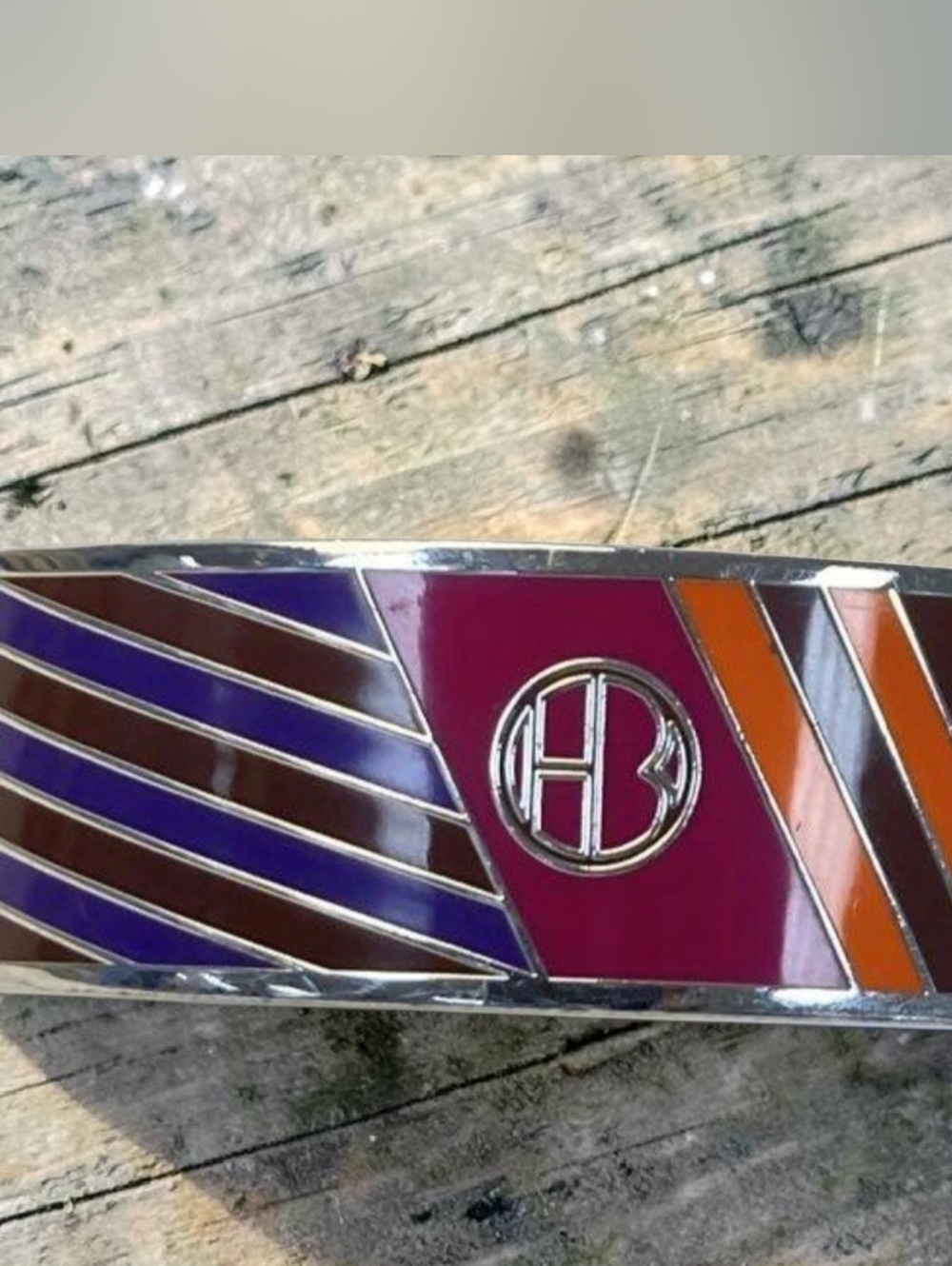 HENRI BENDEL NEW YORK VINTAGE ENAMEL HINGED BANGLE - Picture 2 of 6